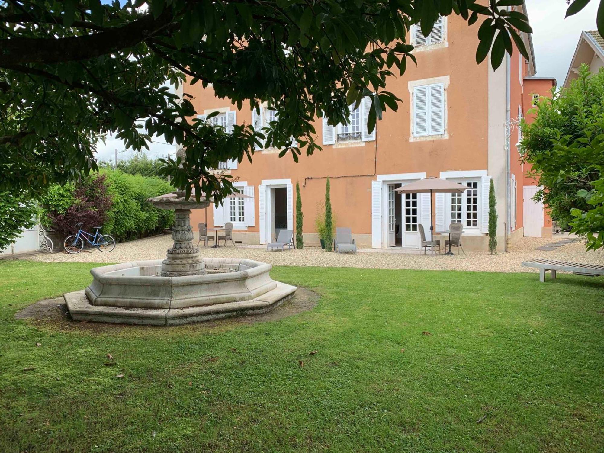 En Ville A La Campagne 2 Louhans Exterior photo