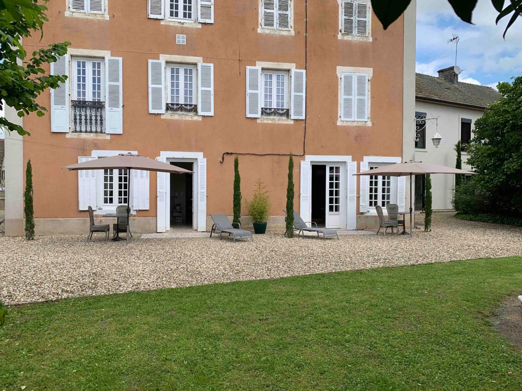 En Ville A La Campagne 2 Louhans Exterior photo